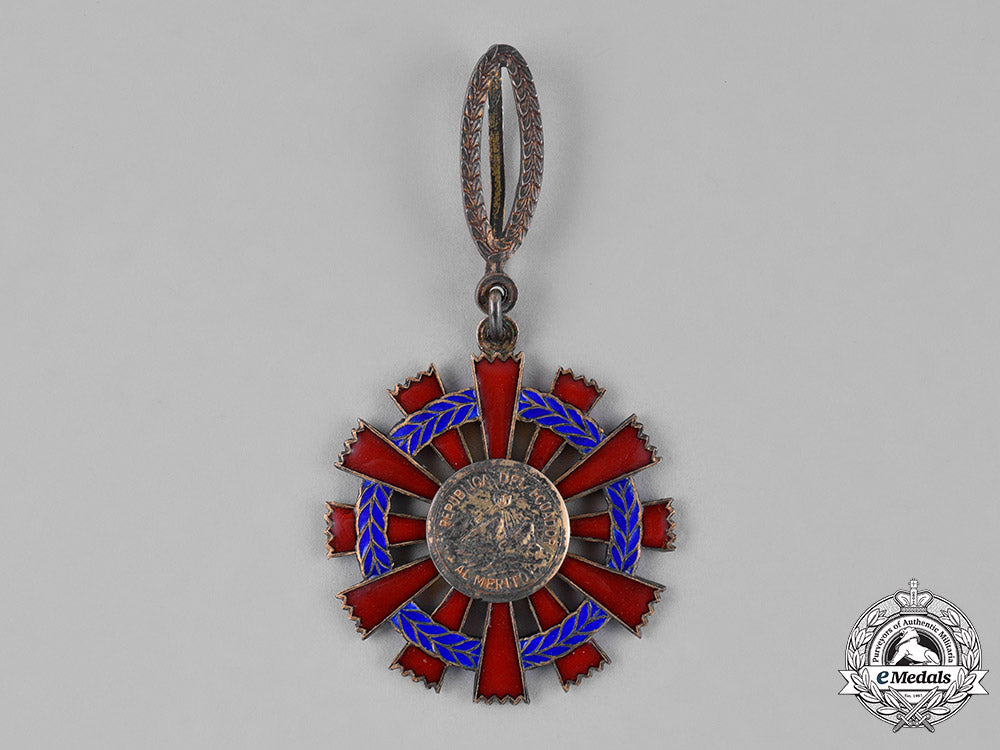 ecuador,_republic._a_national_order_of_merit,_iii_class_commander,_c.1940_c18-024948_1_1_1