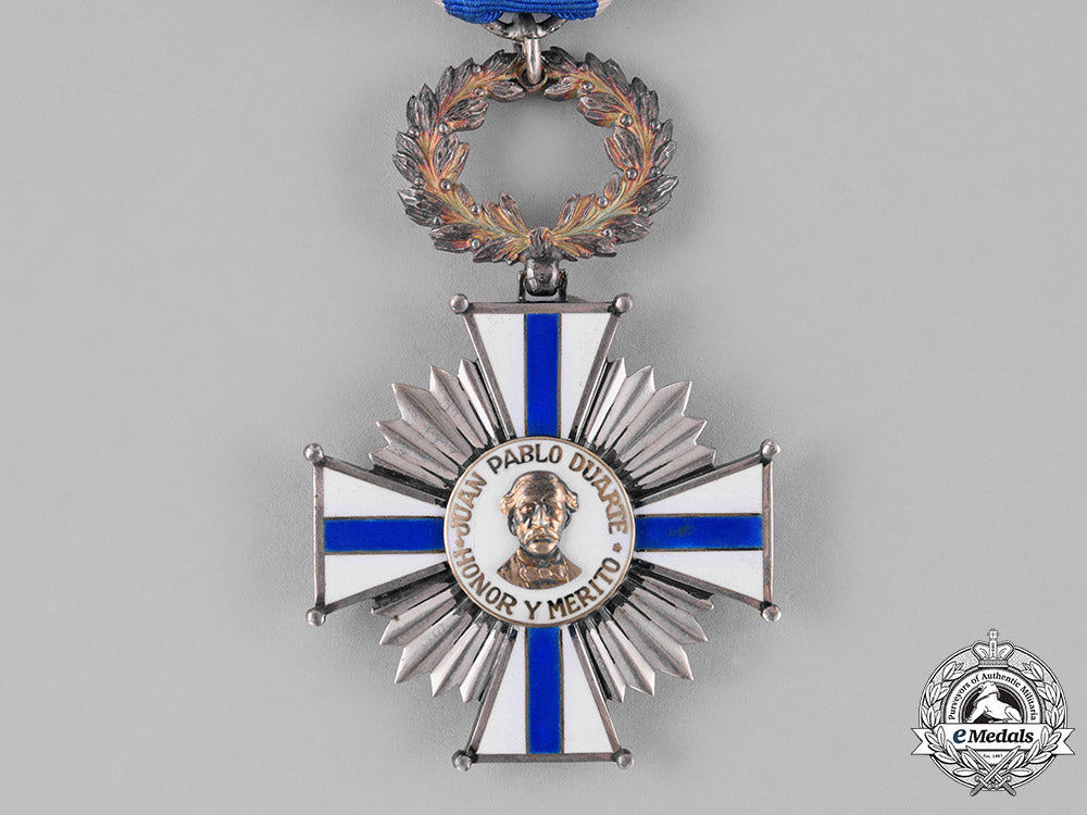 dominican_republic,_rafael_trujillo’s_period._a_merit_order_of_juan_pablo_duarte,_civil_merit,_knight,_c.1945_c18-024960