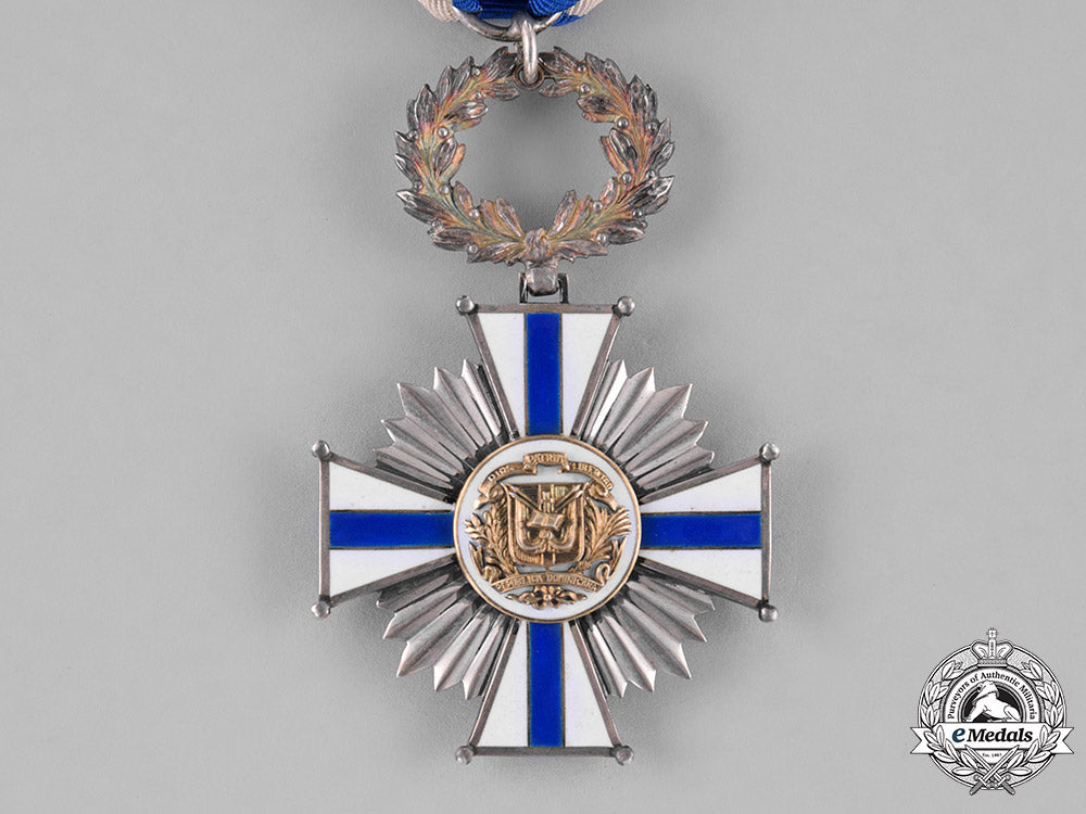 dominican_republic,_rafael_trujillo’s_period._a_merit_order_of_juan_pablo_duarte,_civil_merit,_knight,_c.1945_c18-024961