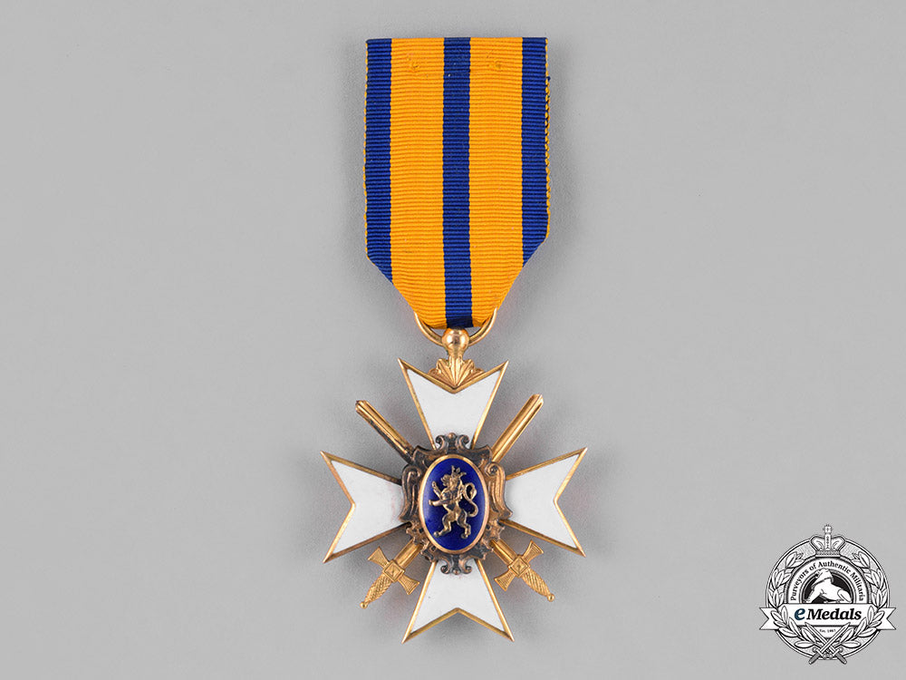 schwarzburg-_sonderhausen._an_honour_cross_in_gold,_second_class_with_swords,_c.1914_c18-024966