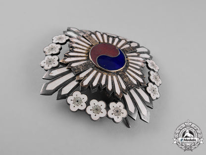 korea,_yi_dynasty._a_grand_order_of_the_golden_ruler,_i_class_grand_cordon,_c.1910_c18-025130