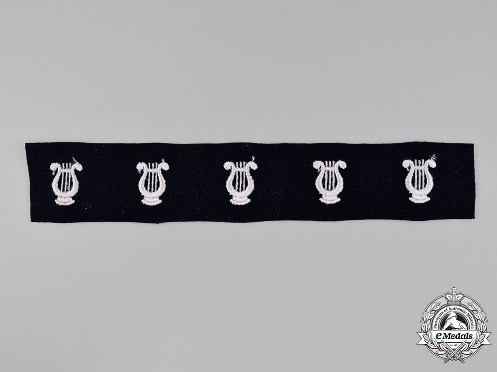 united_states._twenty-_five_embroidered_military_items_c18-025146