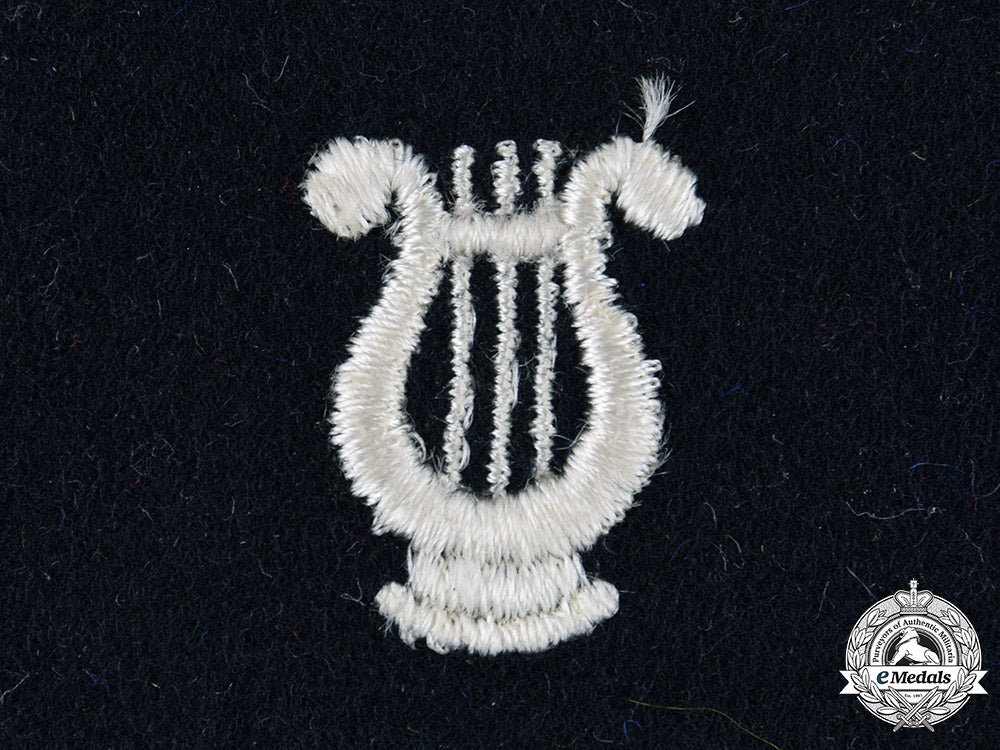 united_states._twenty-_five_embroidered_military_items_c18-025147