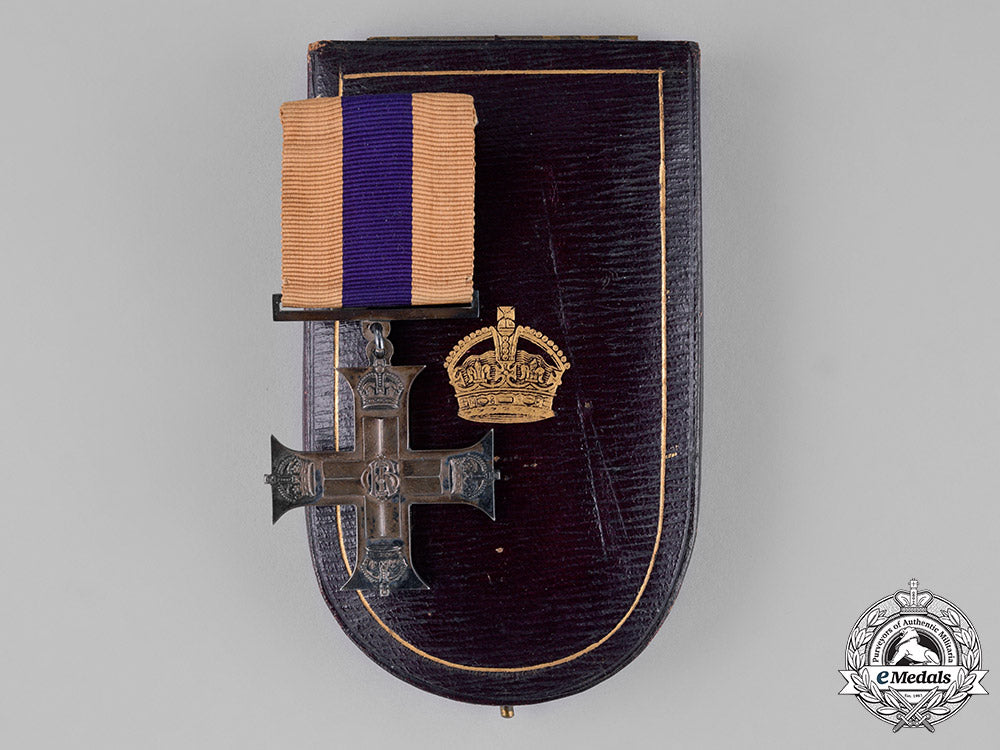 united_kingdom._a_first_war_military_cross,_cased,_to_lieutenant_victor_carrington_lucas,_royal_field_artillery,_kia_during_the_battle_of_messines_c18-025605