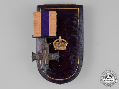 united_kingdom._a_first_war_military_cross,_cased,_to_lieutenant_victor_carrington_lucas,_royal_field_artillery,_kia_during_the_battle_of_messines_c18-025605