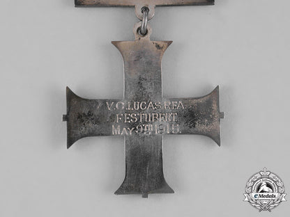 united_kingdom._a_first_war_military_cross,_cased,_to_lieutenant_victor_carrington_lucas,_royal_field_artillery,_kia_during_the_battle_of_messines_c18-025609