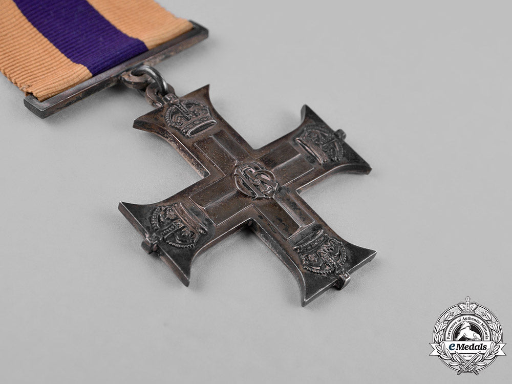 united_kingdom._a_first_war_military_cross,_cased,_to_lieutenant_victor_carrington_lucas,_royal_field_artillery,_kia_during_the_battle_of_messines_c18-025610