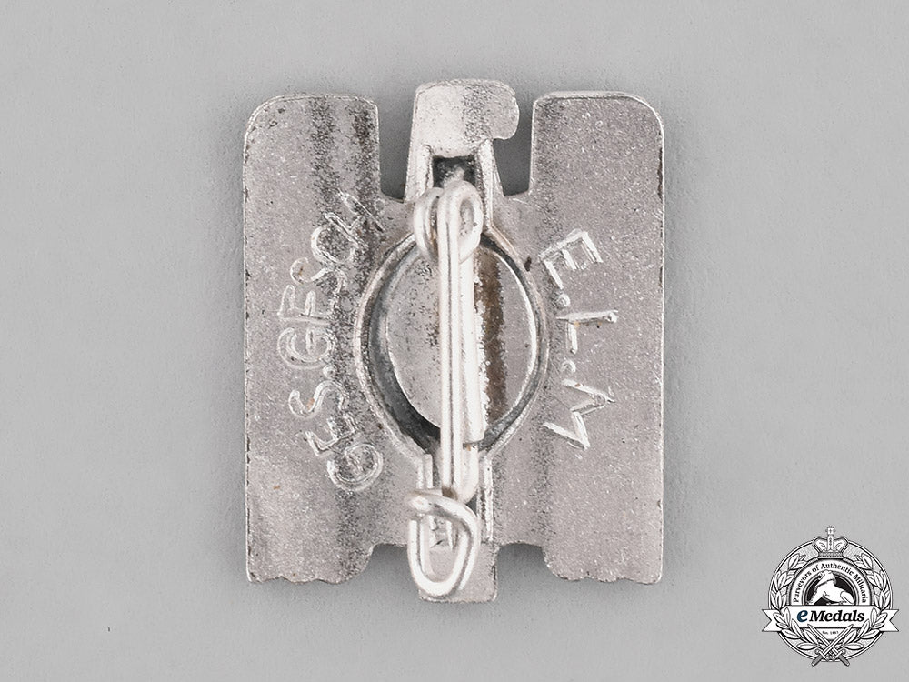 germany._a_german_red_cross_miniature_membership_badge_c18-025718