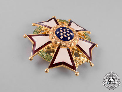 united_states._a_legion_of_merit,_chief_commander,_boxed_c18-025736