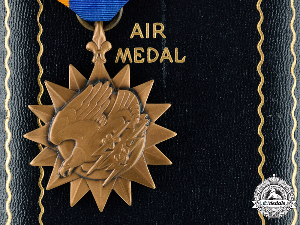 united_states._an_air_medal_to_staff_sergeant_lewis_j._huffaker,17_th_tactical_reconnaissance_squadron,5_th_air_force_c18-025750_1