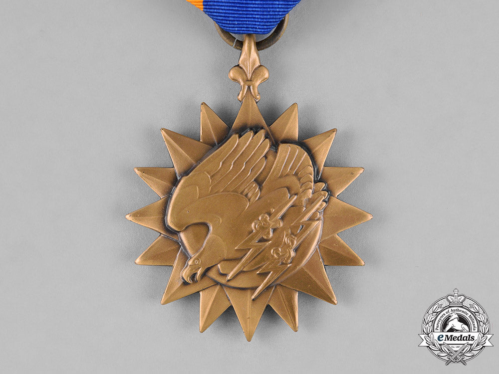 united_states._an_air_medal_to_staff_sergeant_lewis_j._huffaker,17_th_tactical_reconnaissance_squadron,5_th_air_force_c18-025752_1