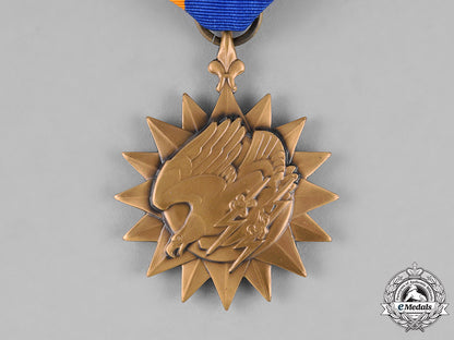 united_states._an_air_medal_to_staff_sergeant_lewis_j._huffaker,17_th_tactical_reconnaissance_squadron,5_th_air_force_c18-025752_1