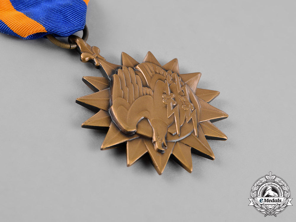 united_states._an_air_medal_to_staff_sergeant_lewis_j._huffaker,17_th_tactical_reconnaissance_squadron,5_th_air_force_c18-025755_1