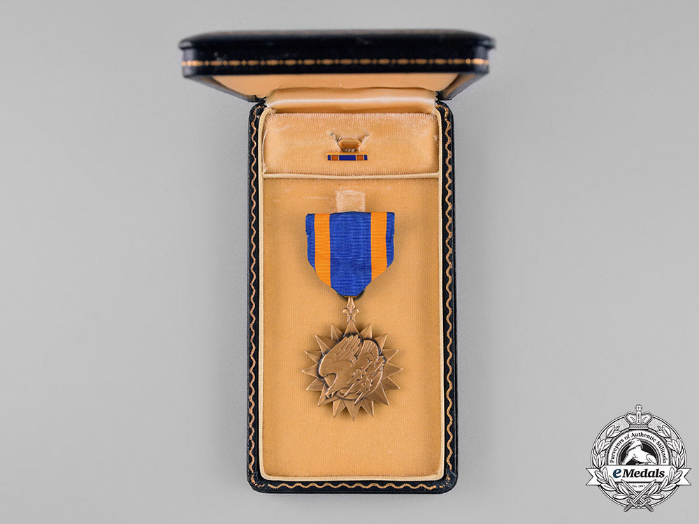 united_states._an_air_medal_to_staff_sergeant_lewis_j._huffaker,17_th_tactical_reconnaissance_squadron,5_th_air_force_c18-025759_1