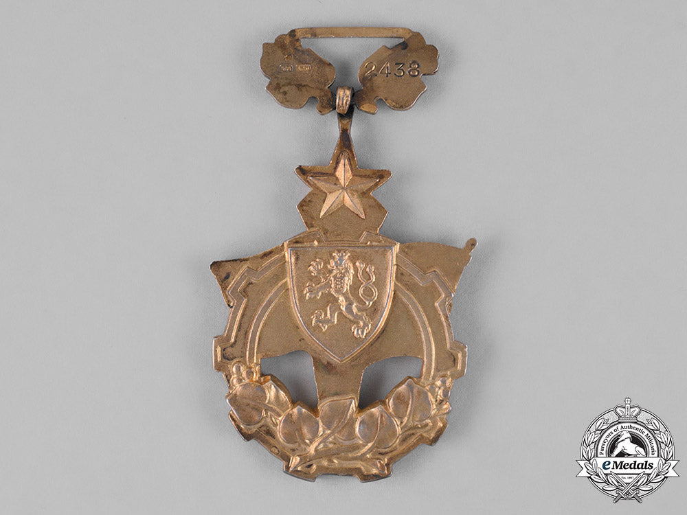 czechoslovakia,_republic._an_order_of_the_red_banner_of_labour,_type_i_by_zukov_c18-025839