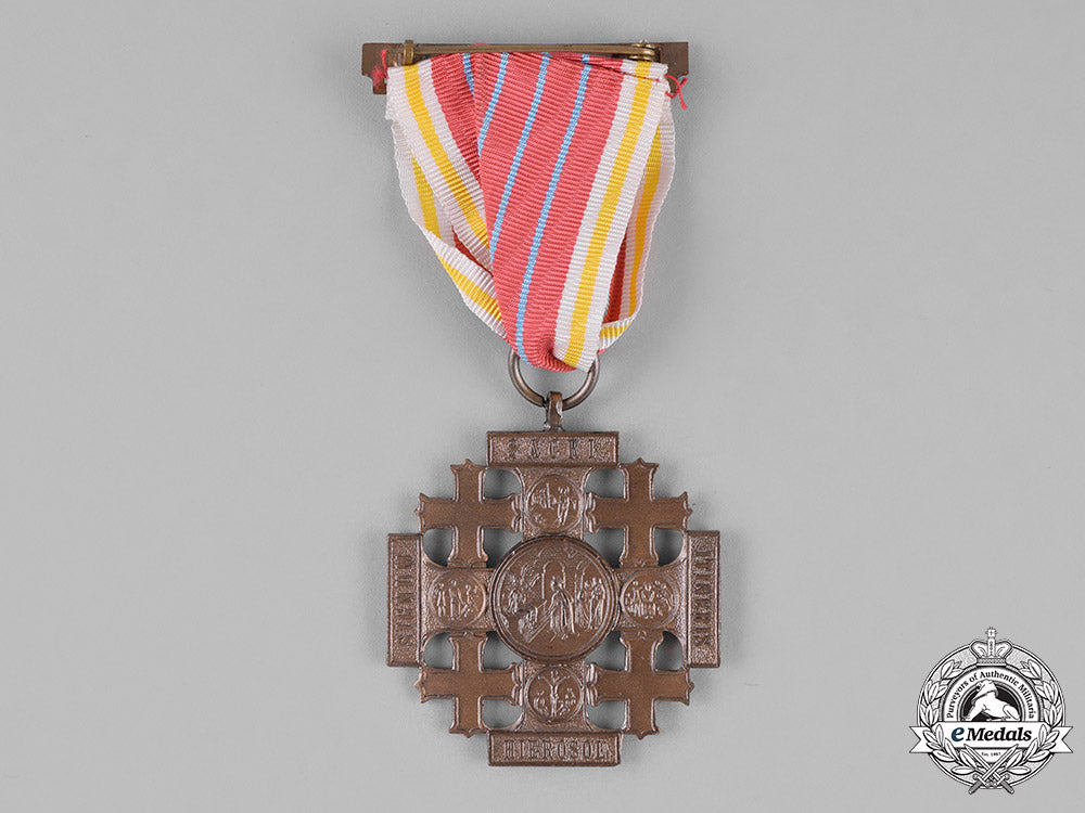 vatican._a_medal_of_the_holy_land,_pilgrims_jerusalem_cross_of_honour,_bronze_grade_c18-025851