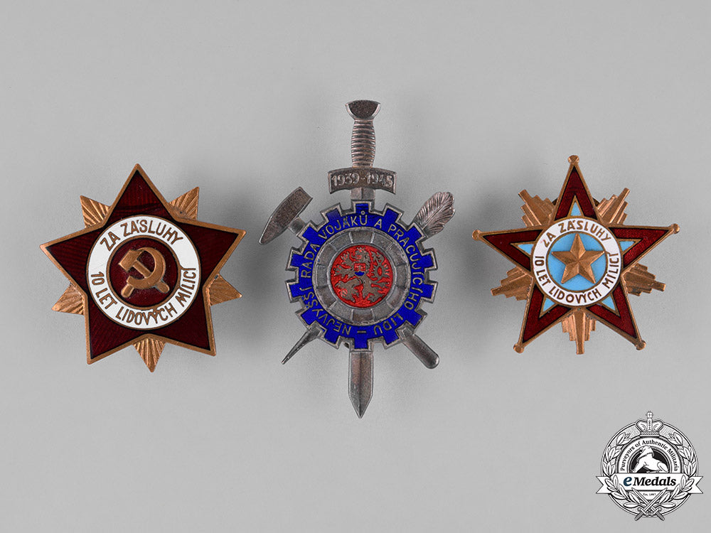 czechoslovakia,_republic._three_badges&_insignia_c18-025857
