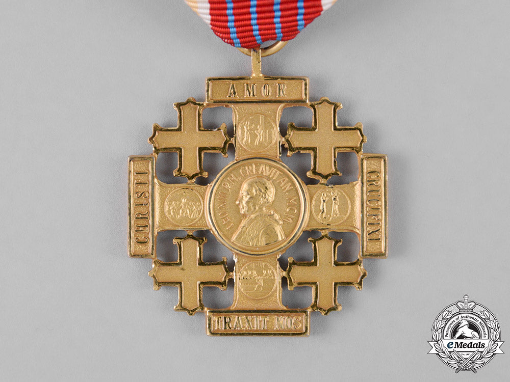 vatican._a_medal_of_the_holy_land,_pilgrims_jerusalem_cross_of_honour,_gold_grade_c18-025882