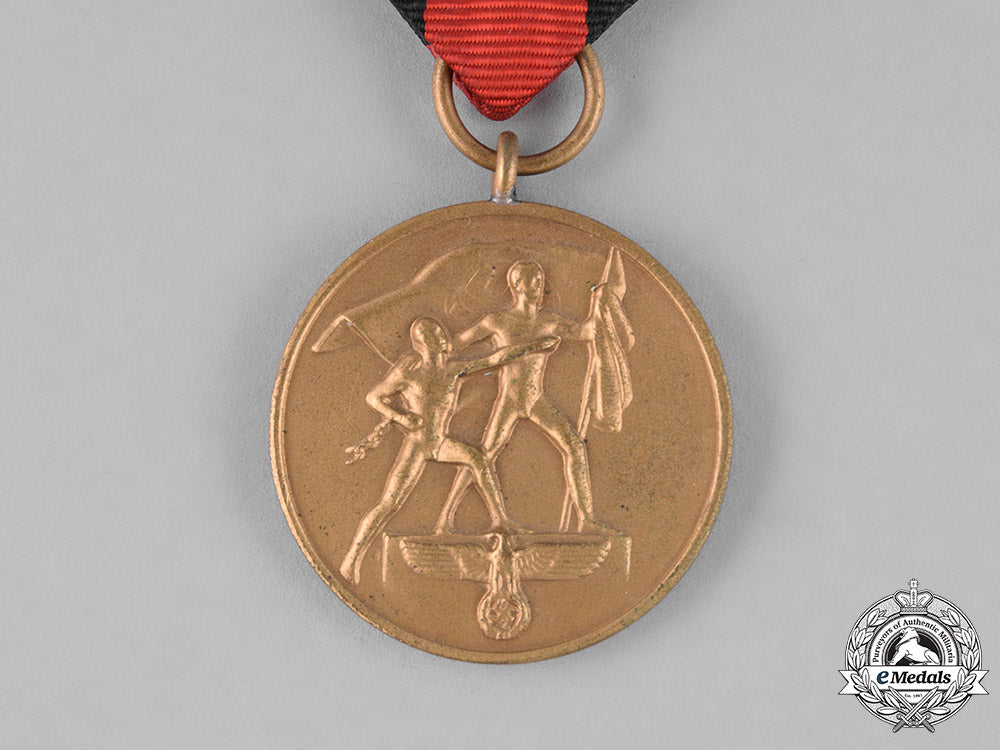 germany._a_grouping_of_two_medals_and_awards_c18-026150