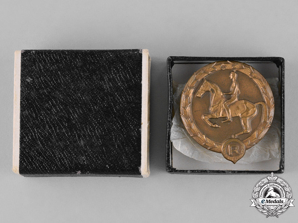 germany._an_equestrian_youths_badge,_in_its_original_presentation_case_of_issue,_by_christian_lauer_c18-026243
