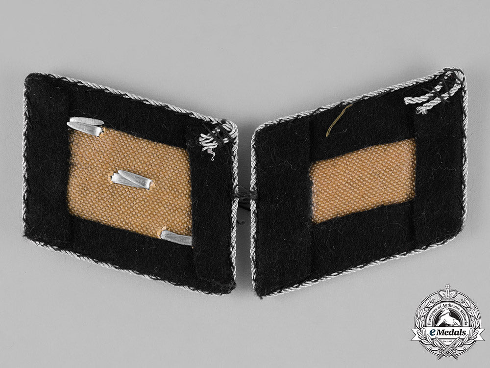 germany._a_set_of_waffen-_ss_untersturmführer_collar_tabs,_un-_issued_c18-026304