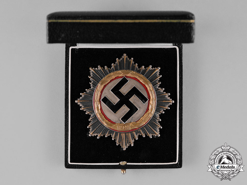 germany,_third_reich._a_cased_german_cross_in_gold,_by_deschler&_sohn_c18-026339