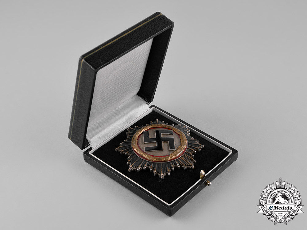 germany,_third_reich._a_cased_german_cross_in_gold,_by_deschler&_sohn_c18-026340