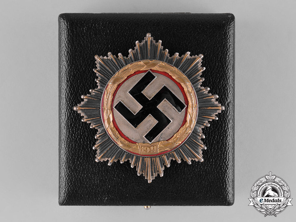 germany,_third_reich._a_cased_german_cross_in_gold,_by_deschler&_sohn_c18-026342