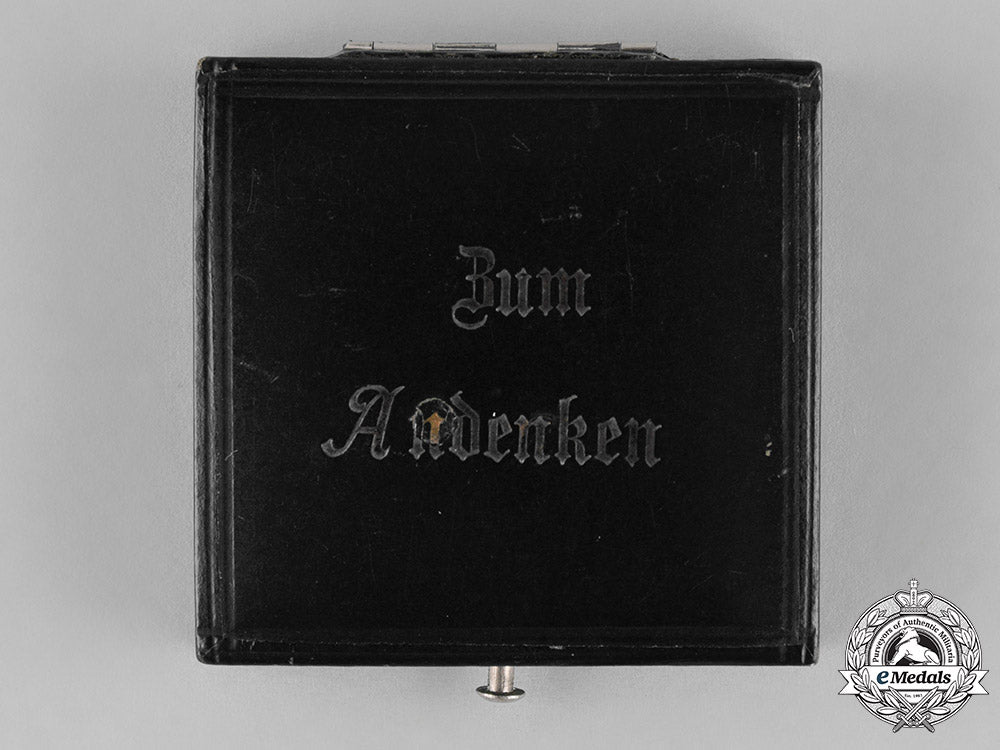 prussia,_state._a_cased_silver_remembrance_medal_for_the_samaritan_queen_augusta_c18-026470