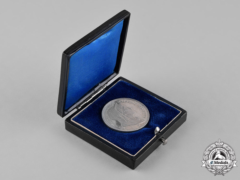 prussia,_state._a_cased_silver_remembrance_medal_for_the_samaritan_queen_augusta_c18-026472