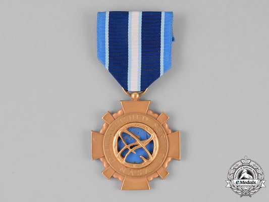 united_states._a_nasa_distinguished_service_medal,_c18-026514
