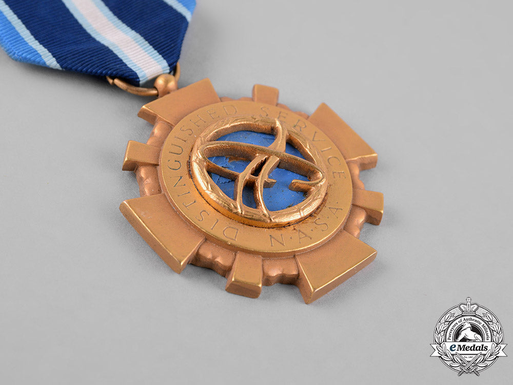 united_states._a_nasa_distinguished_service_medal,_c18-026518
