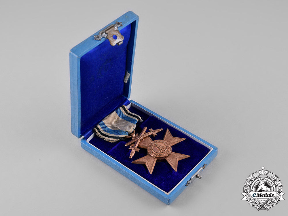 bavaria,_kingdom._a_cased_order_of_military_merit,_war_merit_cross_third_class,_with_swords_c18-026602