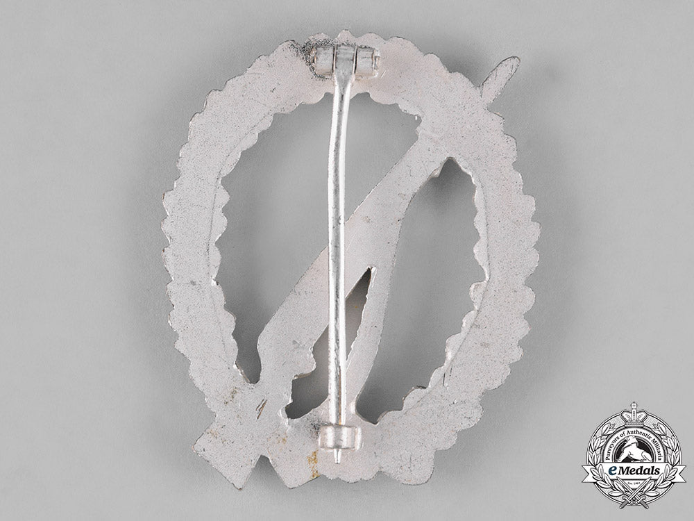 germany,_federal_republic._a_infantry_assault_badge,_silver_grade_c18-026642_1