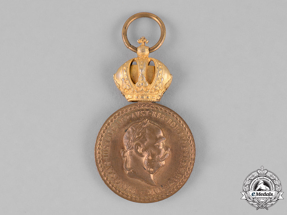 austria,_empire._military_merit_medal,_bronze_grade_with_case_c18-026880