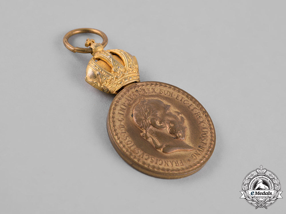 austria,_empire._military_merit_medal,_bronze_grade_with_case_c18-026882