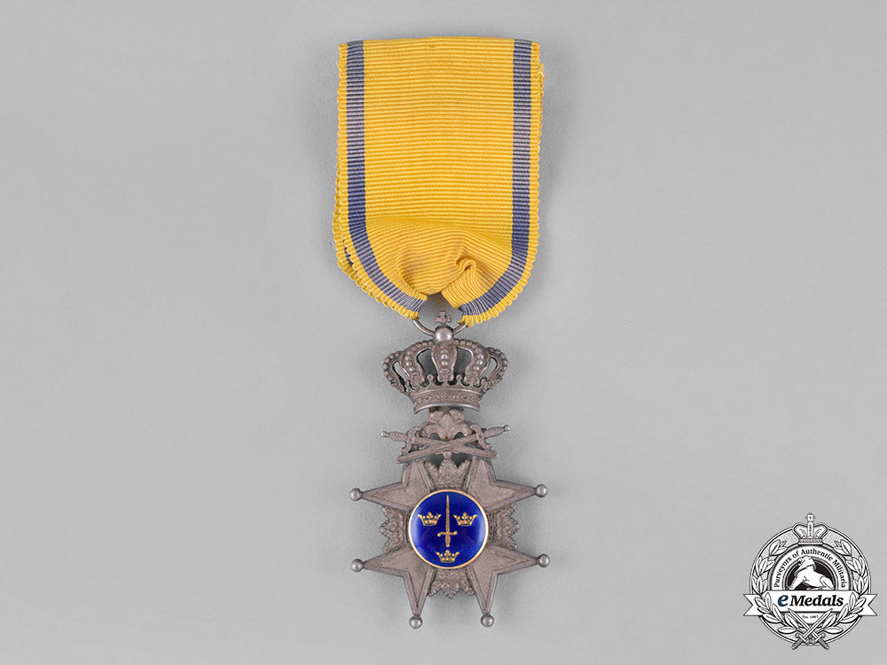 sweden,_kingdom._a_royal_order_of_the_sword,,_silver_cross_with_swords,_c18-026896
