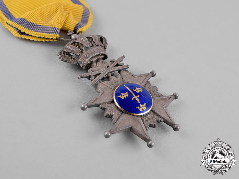 sweden,_kingdom._a_royal_order_of_the_sword,,_silver_cross_with_swords,_c18-026900