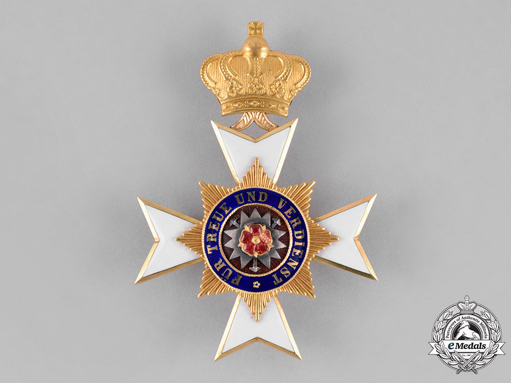 schaumburg-_lippe._a_princley_schaumburg-_lippe_houseorder,_officer's_cross_in_gold,_c.1910_c18-027067