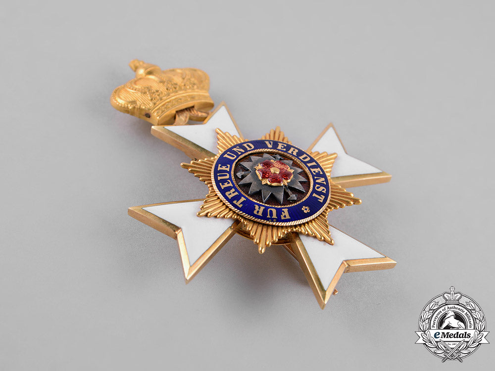 schaumburg-_lippe._a_princley_schaumburg-_lippe_houseorder,_officer's_cross_in_gold,_c.1910_c18-027070