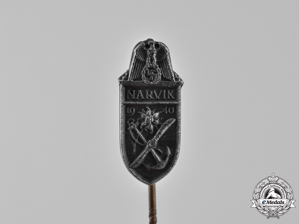 germany._three_miniature_stickpins_c18-027287