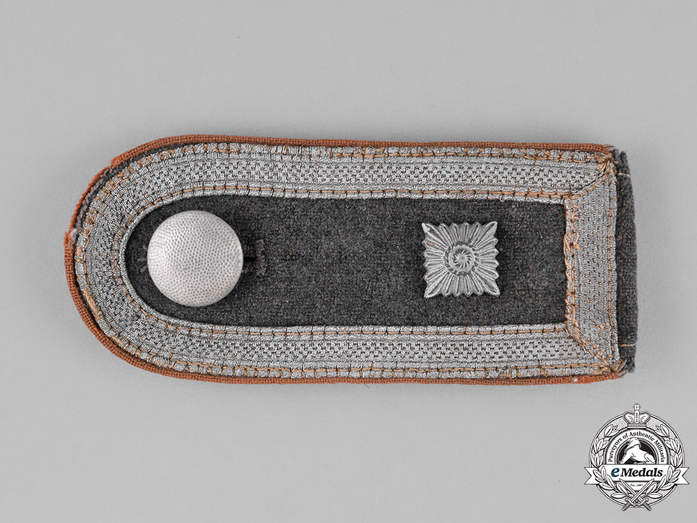 germany,_luftwaffe._three_cloth_items_c18-027302_1