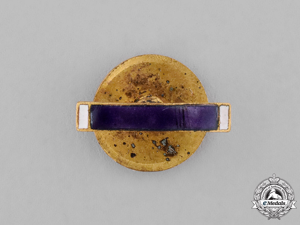 united_states._a_purple_heart,_to_private_first_class_james_william_davis,_united_states_marine_corps_c18-027334