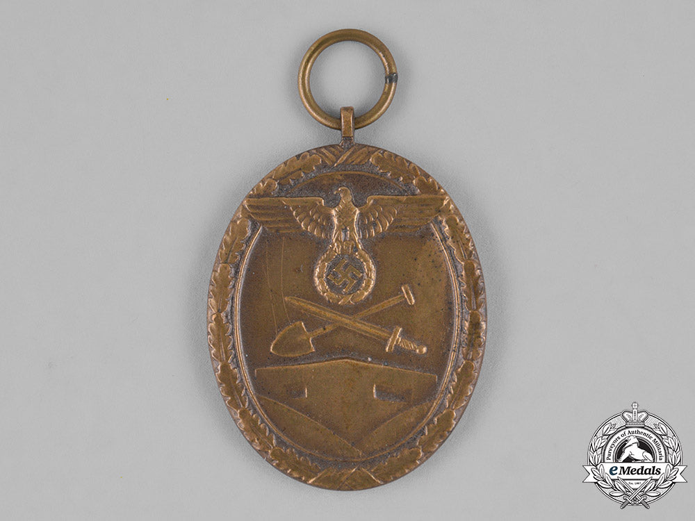 germany._three_medals,_awards,_and_decorations_c18-027383