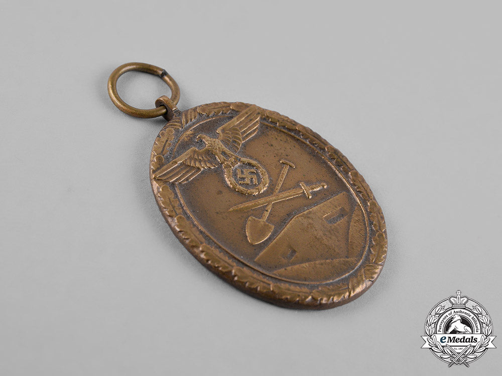 germany._three_medals,_awards,_and_decorations_c18-027385