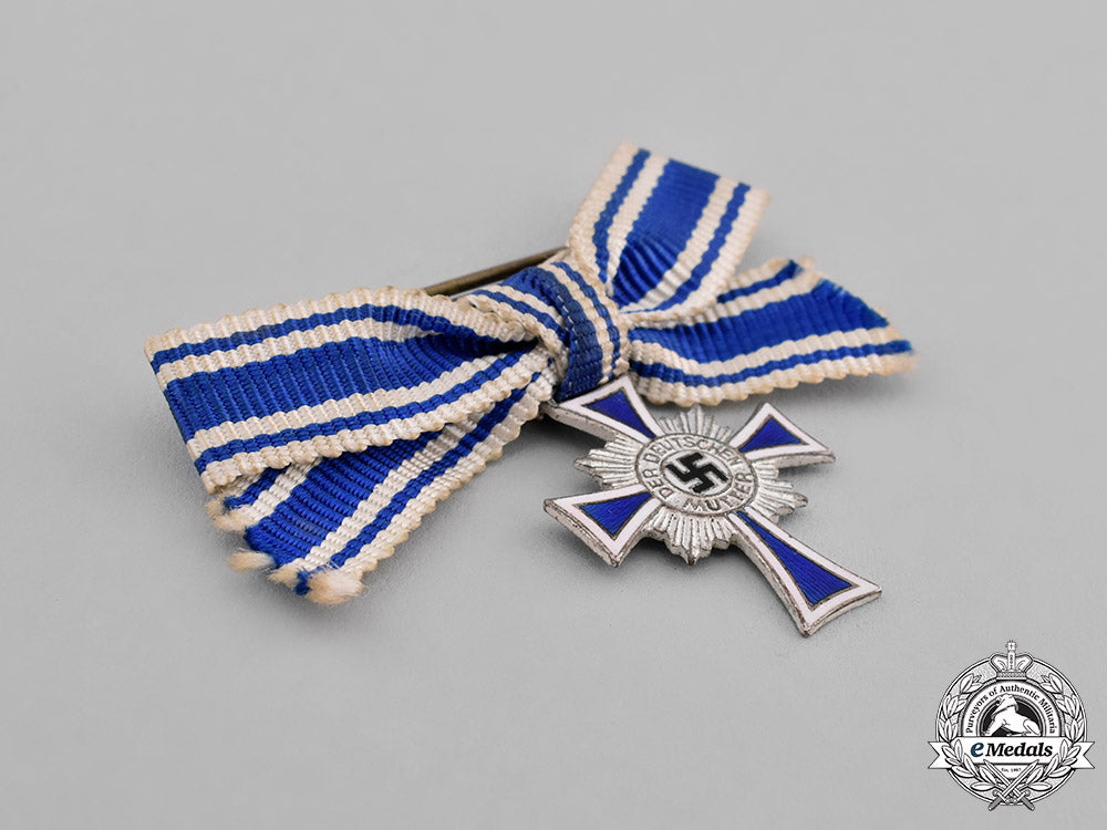 germany,_third_reich._a_first_class_cross_of_honour_of_the_german_mother_miniature_breast_badge_c18-027541