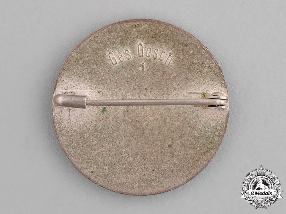 germany._a_german_red_cross_nurse’s_aid_badge,_by_deschler&_sohn_c18-027569