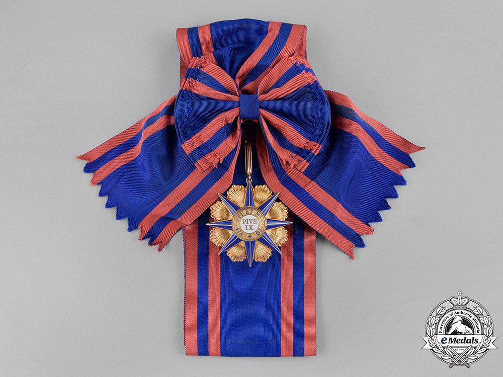 vatican,_papel_states.._an_order_of_pope_pius_ix,_grand_cross_in_gold,_by_a.tanfani,_c.1910_c18-027596