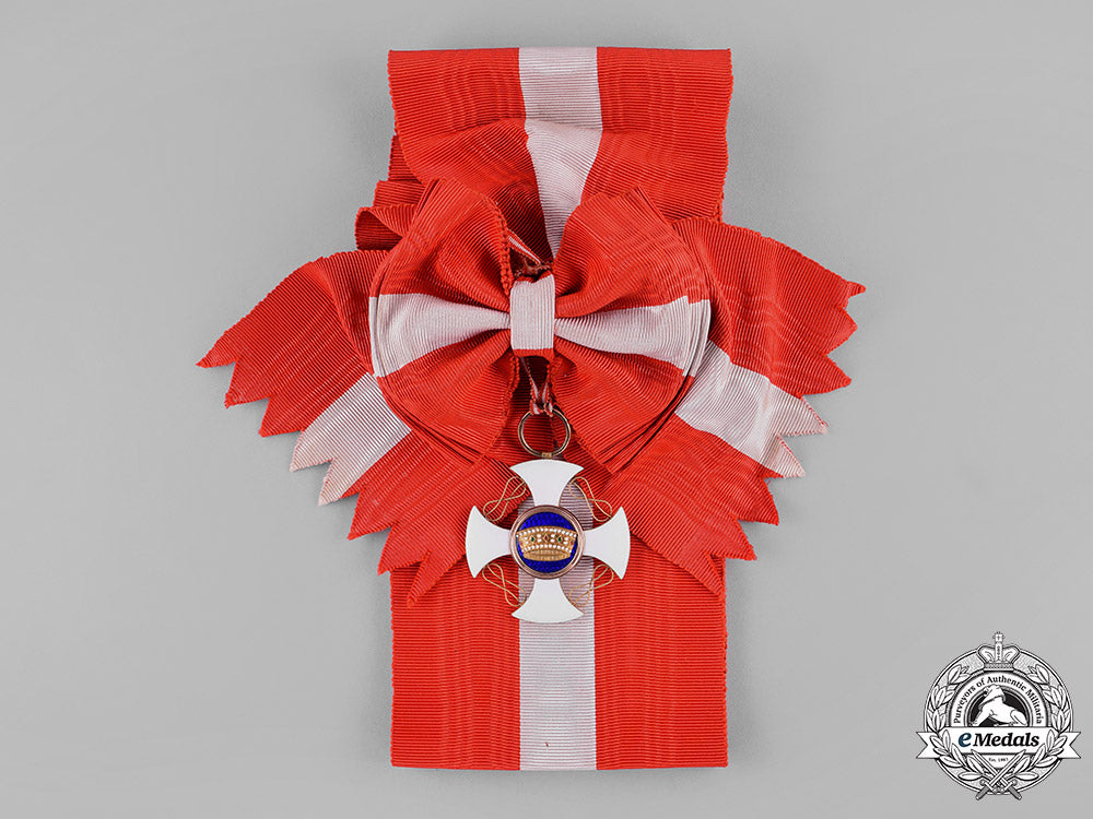 italy,_kingdom._an_order_of_the_crown_of_italy_in_gold,_grand_cross,_by_e._gardino,_c.1930_c18-027610_1