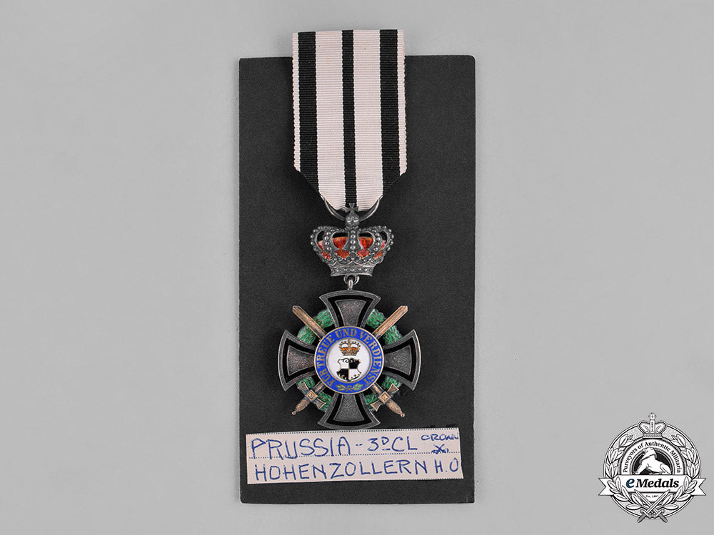 hohenzollern._a_house_order,_honour_cross_iii_class_with_crown_and_swords,_c.1914_c18-027628